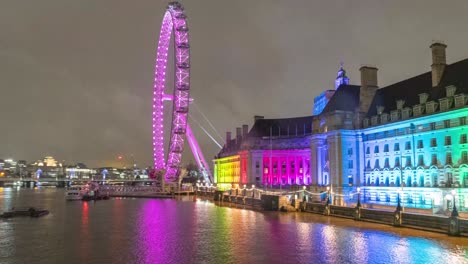 Hyper-lapse-of-very-vivid-London-Eye-and-County-Hall-at-cloudy-night,-raindrops-on-the-lens