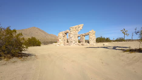 Close-up-of-the-ruined-house-in-the-desert