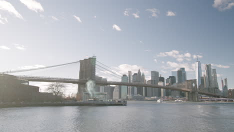 Die-Brooklyn-Bridge-New-York-City-Zur-Goldenen-Stunde