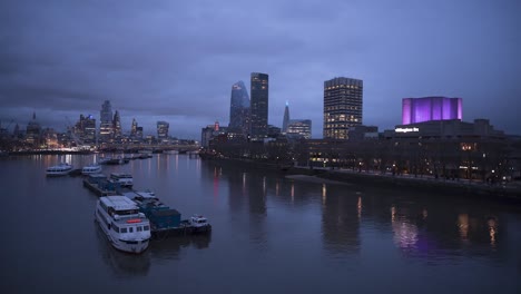 Abendlicher-Blick-Auf-Die-City-Of-London-Von-Der-Waterloo-Bridge