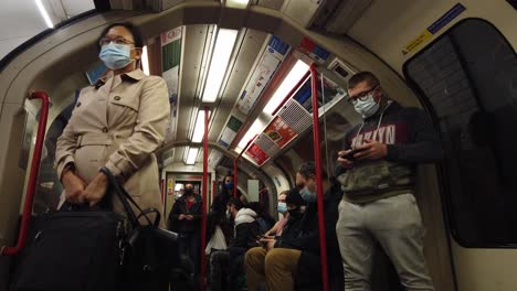 London-Tube-train-everybody-wearing-face-coverings