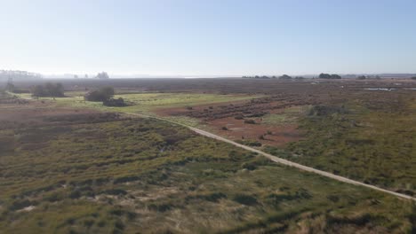 Vorbeiflug-An-Einem-Geschützten-Vogellebensraum-In-Portugal