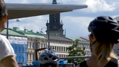 Tourists-exploring-the-city-center-of-the-beautiful-Gothenburg,-Sweden