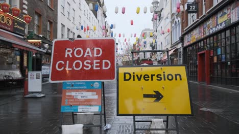 London-Chinatown-Road-Gesperrt-Und-Umleitung-Straßenschilder