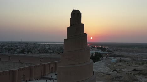 Die-Große-Moschee-Von-Samarra-Wurde-848-In-Auftrag-Gegeben-Und-Ihr-Minarett,-Der-Malwiya-Turm,-Fertiggestellt