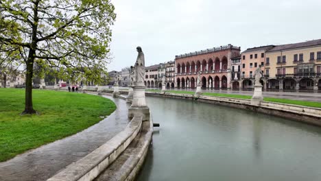 Padua,-Norte-De-Italia,-El-Río-Bacchiglione-Atravesó-El-Centro-Histórico-De-La-Ciudad