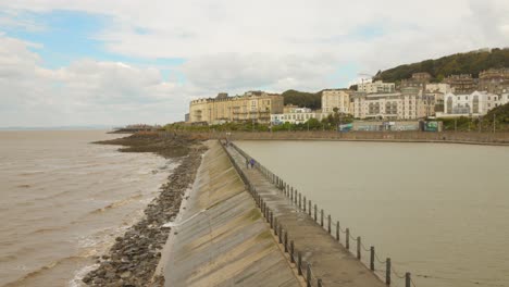 Coastal-view-of-Weston-Super-Mare-with-seawall-and-historic-buildings-on-a-cloudy-day