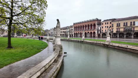 Fluss-Bacchiglione-Padua-Norditalien,-Region-Venetien-In-Der-Nähe-Von-Venedig-älteste-Stadt