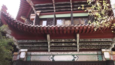 Close-up-of-ancient-pagoda-architecture-in-Chengdu,-China