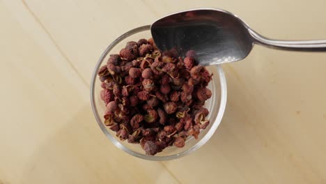 Red-Sichuan-mala-pepper-to-small-bowl