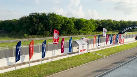 Vuelta-De-Carrera-De-Coches-|-Toma-Panorámica-|-Carreras-De-Coches-Toyota