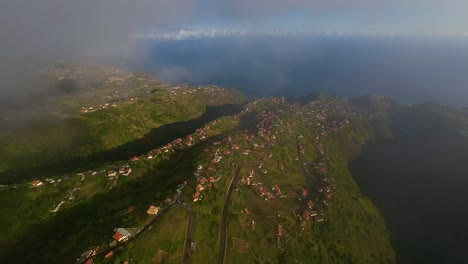 Dünne-Graue-Wolken-über-Der-Insel-Madeira,-Portugal