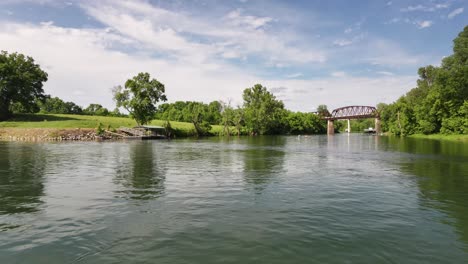 Paisaje-De-Verano-En-El-Río-Blanco-En-Arkansas