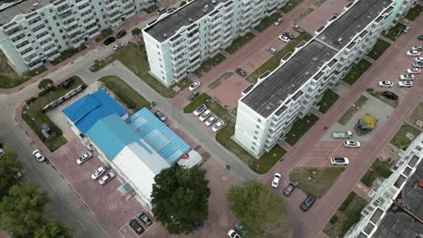 Drone-footage-showing-the-daily-muse-in-a-residential-area-in-Daqing,-Heilongjiang-District-in-China