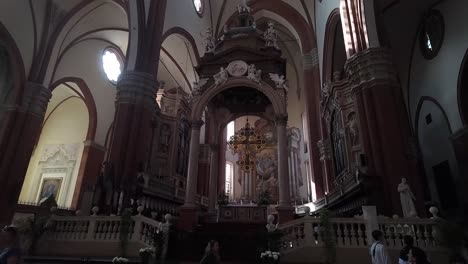 Beautiful-interior-of-main-catholic-church-Basilica-in-Bologna,-Italy