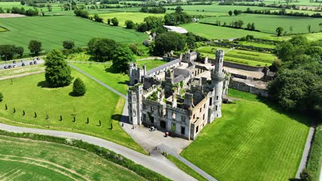 Irland,-Epische-Orte,-Luftaufnahmen-Von-Drohnen,-Die-Rechts-Um-Ducketts-Castle-Kreisen,-Carlow,-Irland,-Stattliche-Ruinen