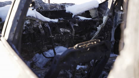 Un-Automóvil-Quemado-Y-Destruido-Permanece-En-El-Interior-Del-Condado-De-Boulder,-En-Superior,-Colorado,-EE.-UU.,-Después-Del-Desastre-Del-Incendio-Forestal-Marshall