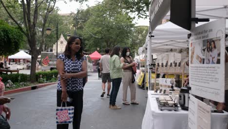 Local-street-vendor-selling-at-potential-clients