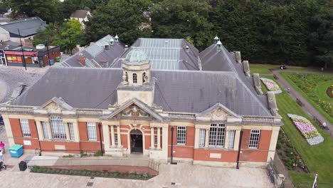 Biblioteca-Y-Museo-Central-De-Dartford-En-El-Centro-De-La-Ciudad-De-Dartford,-Kent,-Inglaterra