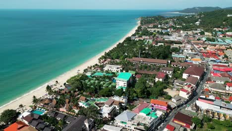 Dron-Aéreo-Sobre-La-Ciudad-Turística-De-Lamai-Beach-En-La-Isla-De-Koh-Samui,-En-El-Golfo-De-Tailandia,-Famoso-Destino-Turístico