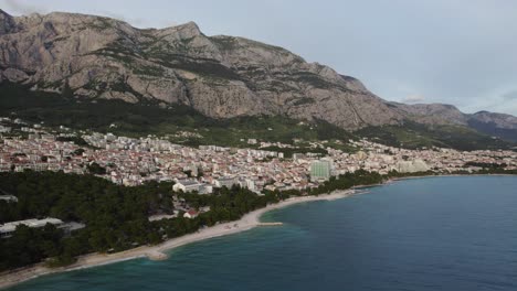 Beautiful-Sand-Covered-Beaches-Sounding-Coastal-Town-Of-Makarska-In-Croatia