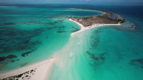 Una-Isla-Tropical-Con-Aguas-Turquesas-Y-Playas-De-Arena,-Vista-Aérea