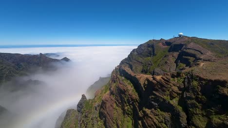 Breathtaking-drone-footage-of-Pico-do-Pico-hiking-trail,-showcasing-lush-landscapes,-rugged-terrain,-and-stunning-vistas