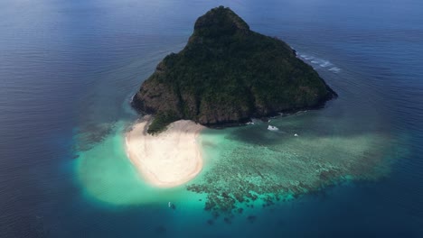 Mohéli-O-Mwali,-Parte-De-La-Unión-De-Las-Islas-Comoras-En-El-Océano-Índico,-Aguas-Cristalinas-Y-Prístinas,-Imágenes-Aéreas-De-Paisajes-Marinos