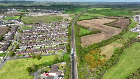 Tren-A-Vapor,-Drogheda,-Condado-De-Louth,-Irlanda,-Abril-De-2023