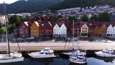 Bryggen-En-Bergen,-Noruega