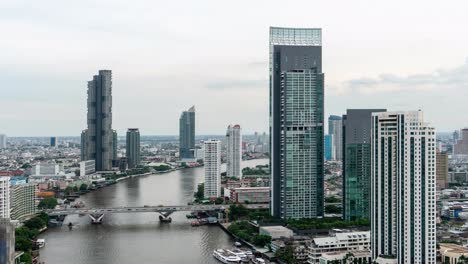 Zeitraffer-Stadtbild-Und-Hochhäuser-Im-Stadtzentrum-Der-Metropole