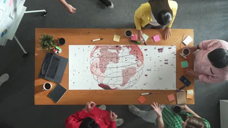 Team-pointing-and-talking-about-global-connection-at-meeting-room.-Convocation.