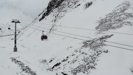 Cableway-lifting-in-winter-mountains.