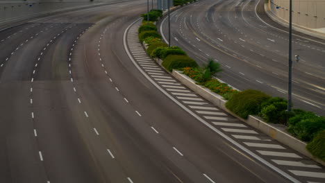 Zeitraffer---Straße,-Verkehr-Im-Hintergrund-In-Nahaufnahme