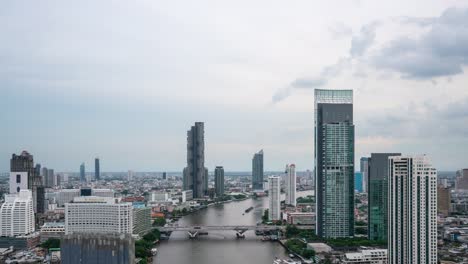 Zeitraffer-Stadtbild-Und-Hochhäuser-Im-Stadtzentrum-Der-Metropole