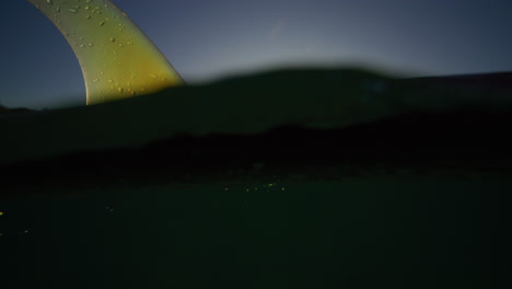 Surfboard-single-fin-sitting-on-the-water-in-a-beautiful-sunset-in-Byron-Bay