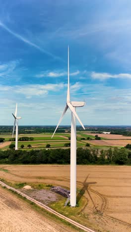 4K-Vertikal-Drohnenvideo-Eines-Onshore-Windparks