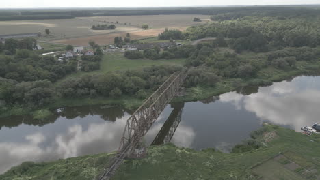 Polonia---Antiguo-Puente-Ferroviario-De-Stobnica