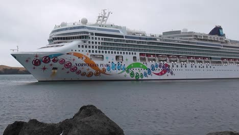 The-video-captures-the-MSC-Norwegian-Pearl-cruise-ship-being-moved-into-Reykjavik-Harbor-on-a-beautiful-day,-A-timelapse-view