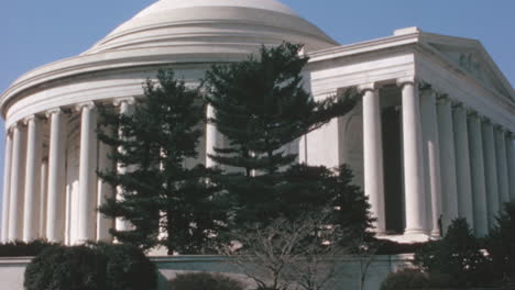 Close-Up-of-Exterior-Colonnade,-Jefferson-Memorial,-Washington-D