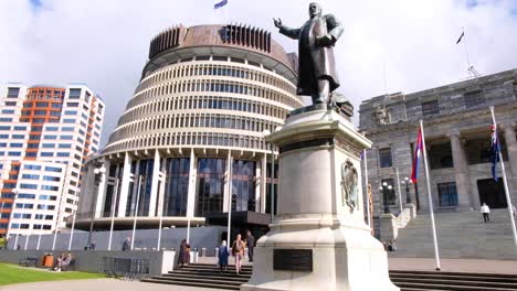 Inside-the-ground-of-the-New-Zealand-Parliament-with-the-Beehive-and-Richard-Seddon-NZ-Prime-Minister-statue-in-capital-city-of-Wellington,-New-Zealand-Aotearoa