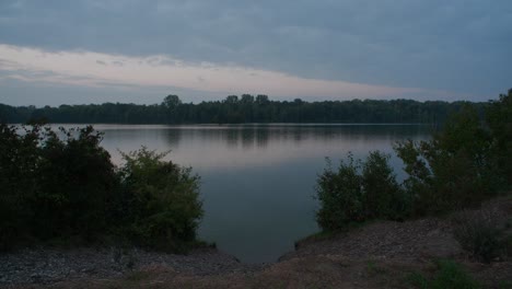 Static-shot-of-a-lake-near-the-small-town-Thalfingen,-Elchingen-in-Germany