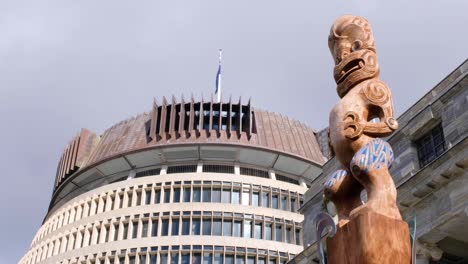 The-New-Zealand-Parliament-Beehive-with-Maori-Te-Kāhui-Mōuri-taonga-in-capital-city-of-Wellington-NZ-Aotearoa