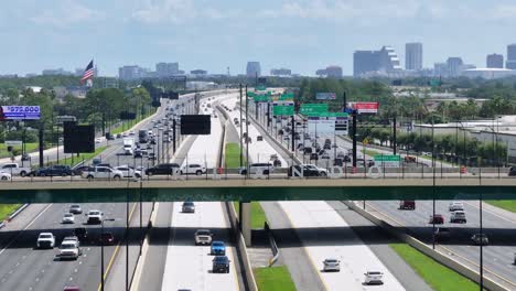 Orlando-Schild-über-Der-Interstate-4,-Die-In-Die-Stadt-Führt