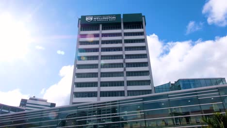 Exterior-view-of-Victoria-University-of-Wellington-Te-Herenga-Waka-campus-building-and-sign-in-capital-city-of-Wellington,-New-Zealand-Aotearoa