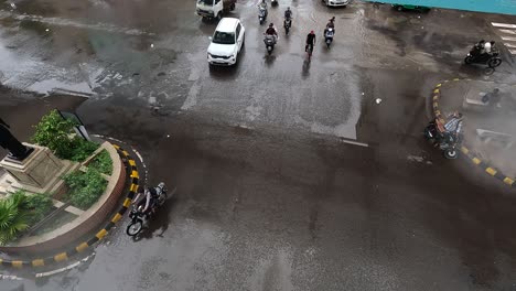 Lots-of-vehicles-under-the-bridge-causing-traffic-inconvenience-in-continuous-rain