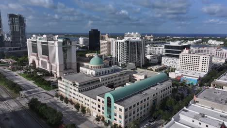 Downtown-West-Palm-Beach,-Florida