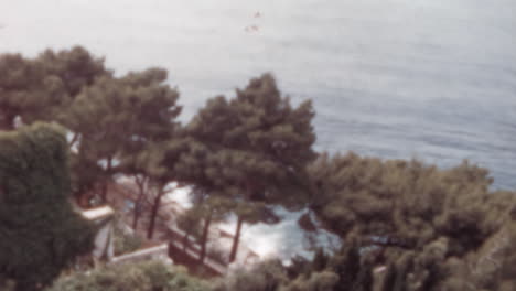 Villa-Sheherezade-Y-Jardín-Vistos-Desde-Un-Lado-Y-Desde-Arriba,-Dubrovnik,-Década-De-1960