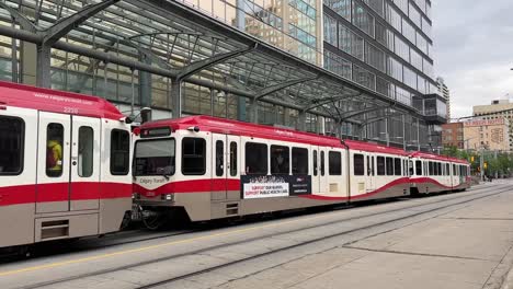 Estación-De-Tránsito-Ctrain-De-Centre-Street,-En-El-Centro-De-Calgary