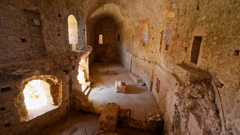 Interior-of-Chlemoutsi-Castle,-with-stone-walls,-arches,-and-historic-ambiance